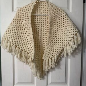 Vintage 70s Cream Triangle Fringe Crochet Shawl Poncho Wrap